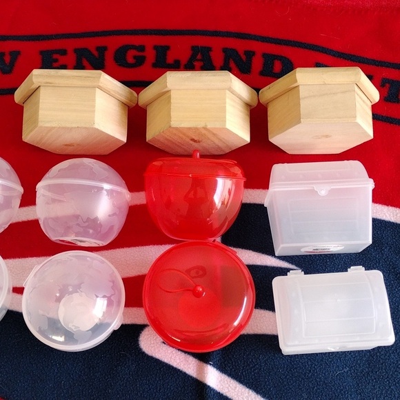 ** ARTS AND CRAFTS ** plastic and wooden containers for party favors - Picture 1 of 12